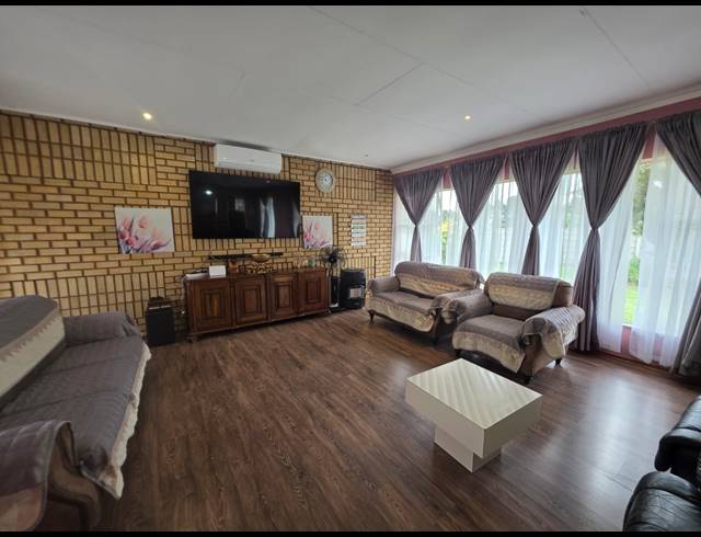 4 BEDROOM HOUSE FOR SALE IN BUYSCELIA
